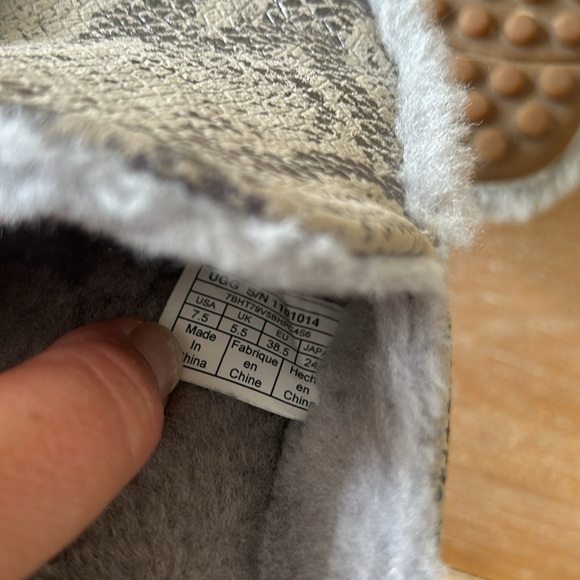 UGG Silver Snakeskin Loafer/Slide, Women's Size 7.5 - Picture 4 of 6